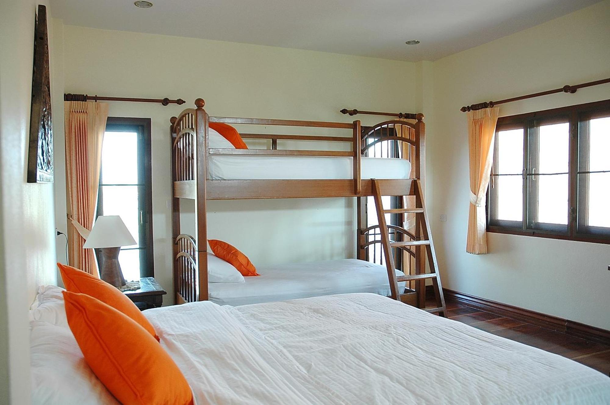 Thararin Villa Ban Doem Bang Habitación foto