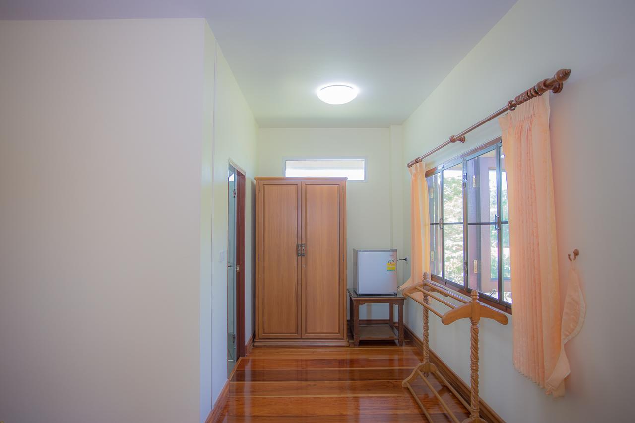 Thararin Villa Ban Doem Bang Habitación foto