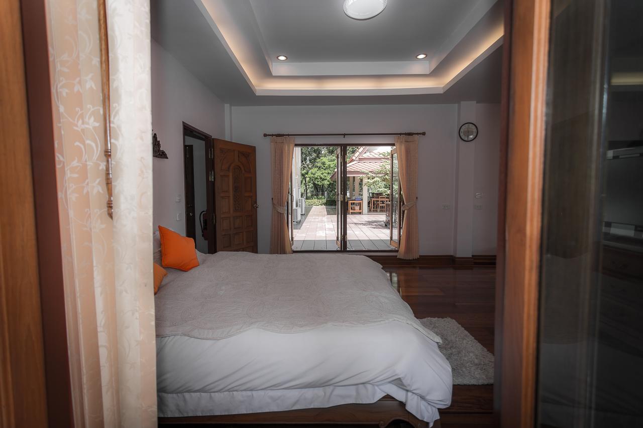 Thararin Villa Ban Doem Bang Habitación foto