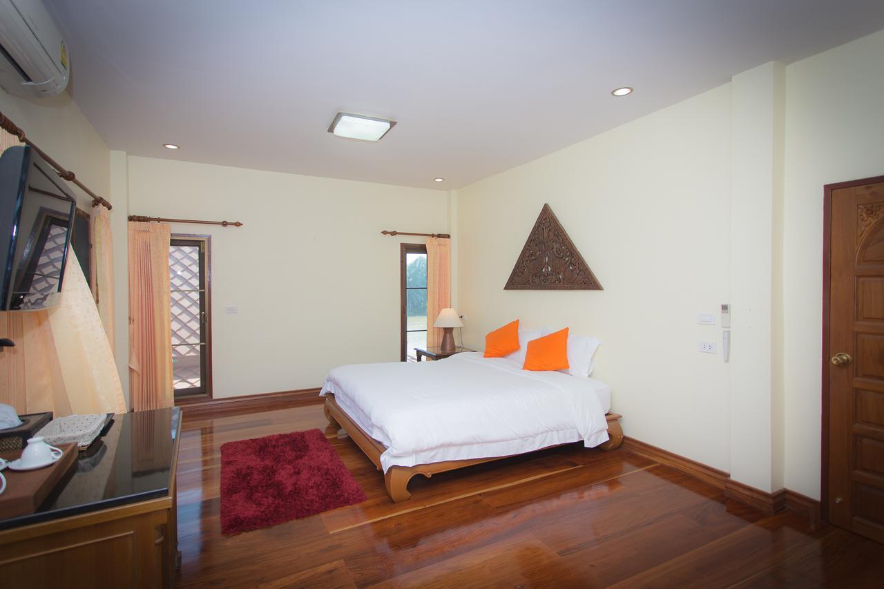 Thararin Villa Ban Doem Bang Habitación foto