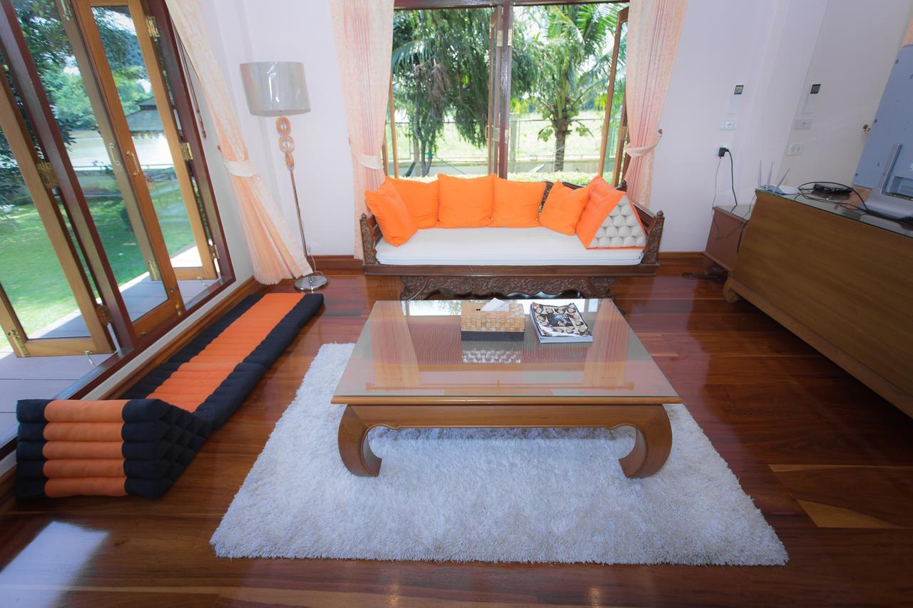 Thararin Villa Ban Doem Bang Habitación foto